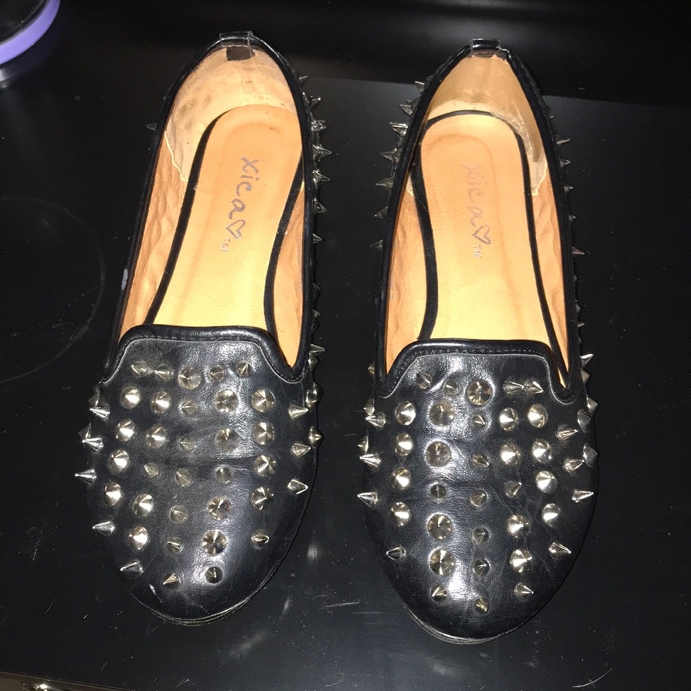 Size 7 Xica Hellraiser Flats